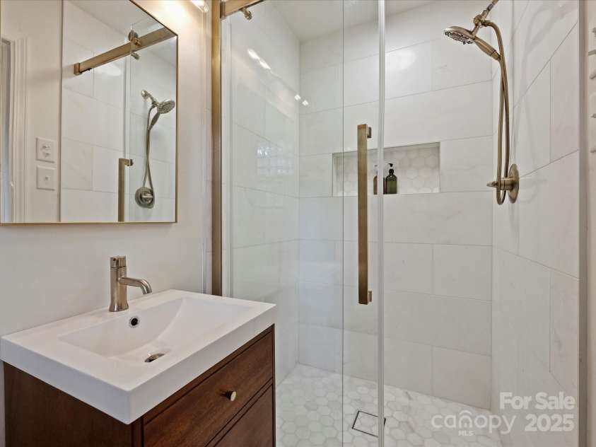 1620 Tamworth Drive, Charlotte, NC 28210.  MLS# CAR4290084, YatesRealty ID 31113. 