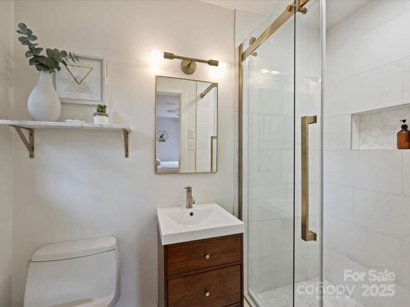1620 Tamworth Drive, Charlotte, NC 28210.  MLS# CAR4290084, YatesRealty ID 31113. 