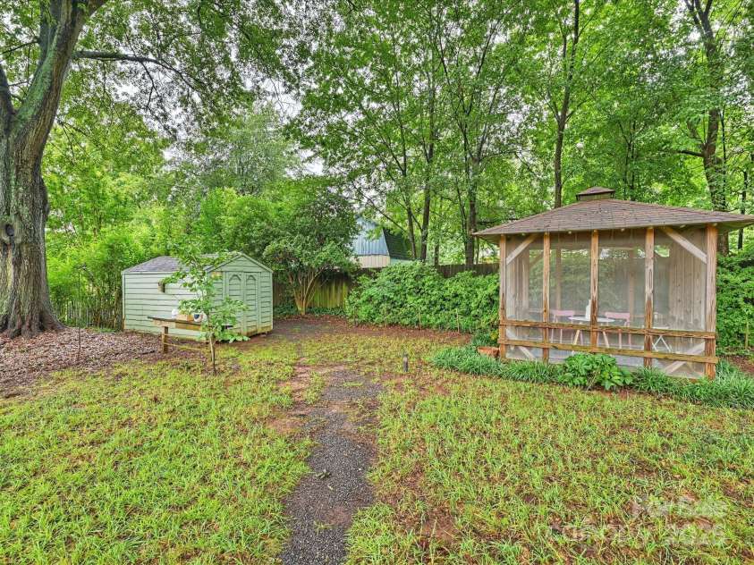 1620 Tamworth Drive, Charlotte, NC 28210.  MLS# CAR4290084, YatesRealty ID 31113. 