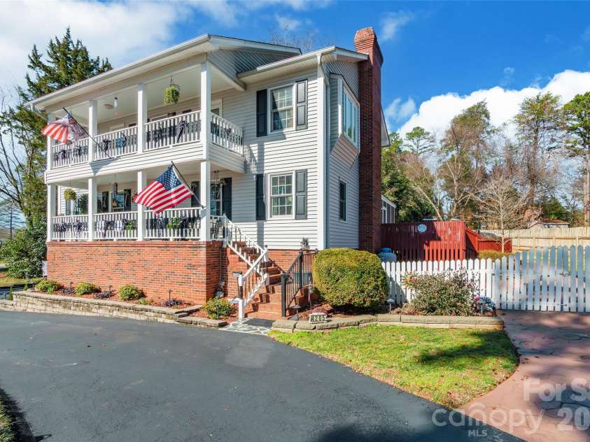 4205 Lake Shore Road, Denver, NC 28037.  MLS# CAR4380543, YatesRealty ID 31114. 