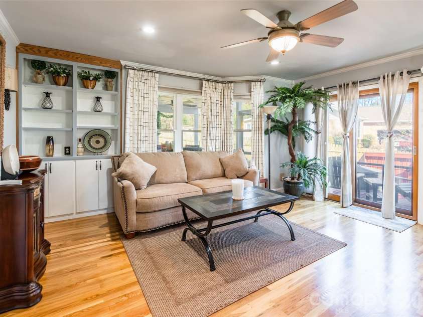 4205 Lake Shore Road, Denver, NC 28037.  MLS# CAR4380543, YatesRealty ID 31114. 