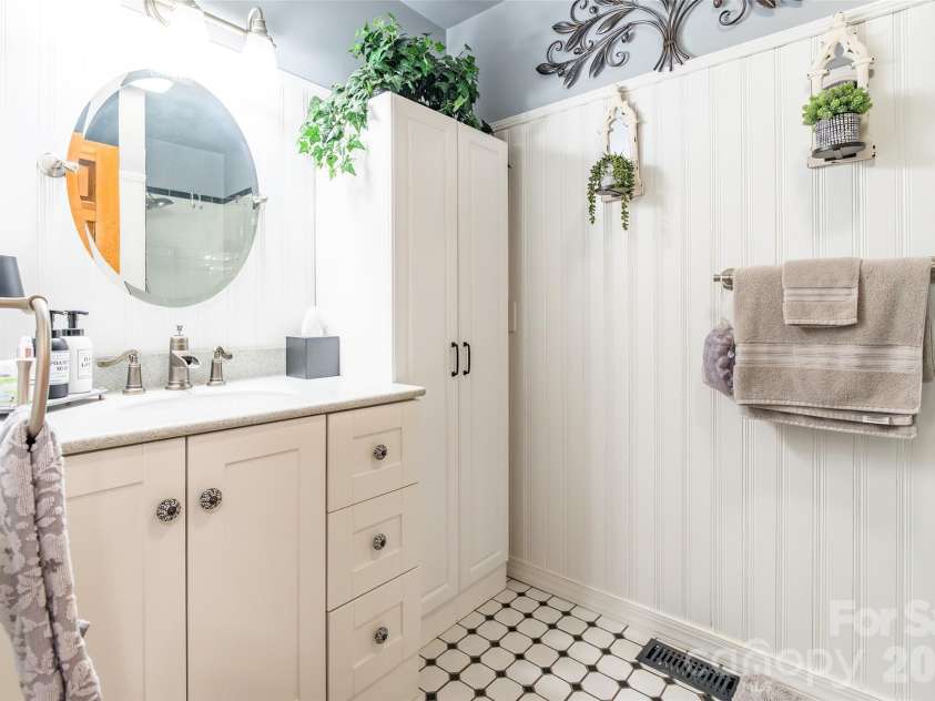 4205 Lake Shore Road, Denver, NC 28037.  MLS# CAR4380543, YatesRealty ID 31114. 