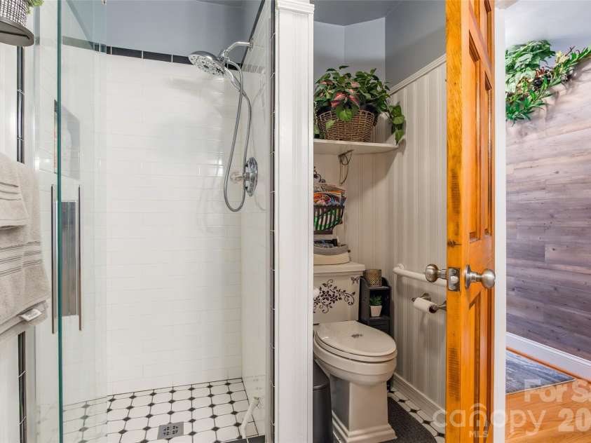 4205 Lake Shore Road, Denver, NC 28037.  MLS# CAR4380543, YatesRealty ID 31114. 