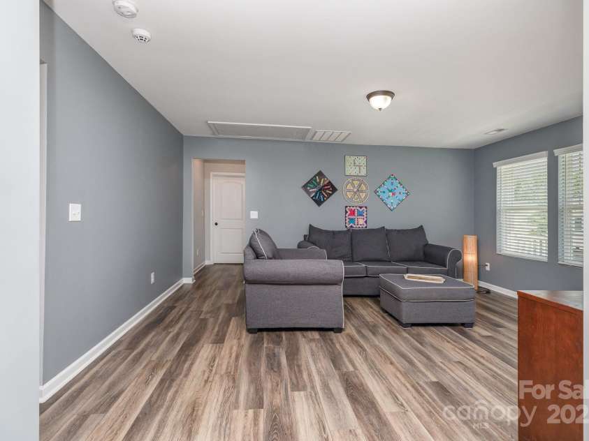 7414 Meridale Forest Drive, Charlotte, NC 28269.  MLS# CAR4264333, YatesRealty ID 31114. At the top of the stairs a large loft/bonus area welcomes you to the upper floor