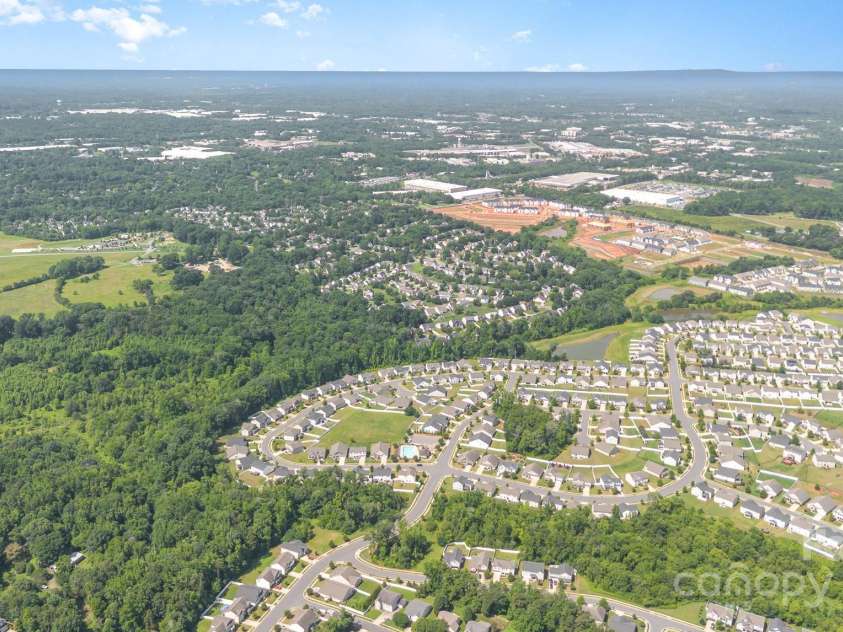 7414 Meridale Forest Drive, Charlotte, NC 28269.  MLS# CAR4264333, YatesRealty ID 31114. Close to Charlotte major highways and Lake Norman