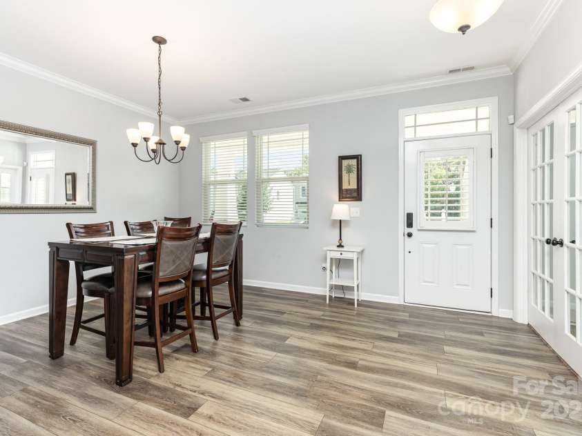 7414 Meridale Forest Drive, Charlotte, NC 28269.  MLS# CAR4264333, YatesRealty ID 31114. Eat-in Dining Room