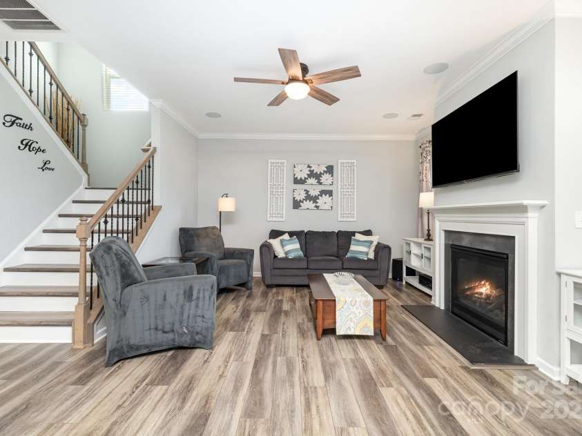 7414 Meridale Forest Drive, Charlotte, NC 28269.  MLS# CAR4264333, YatesRealty ID 31114. Expanded Staircase