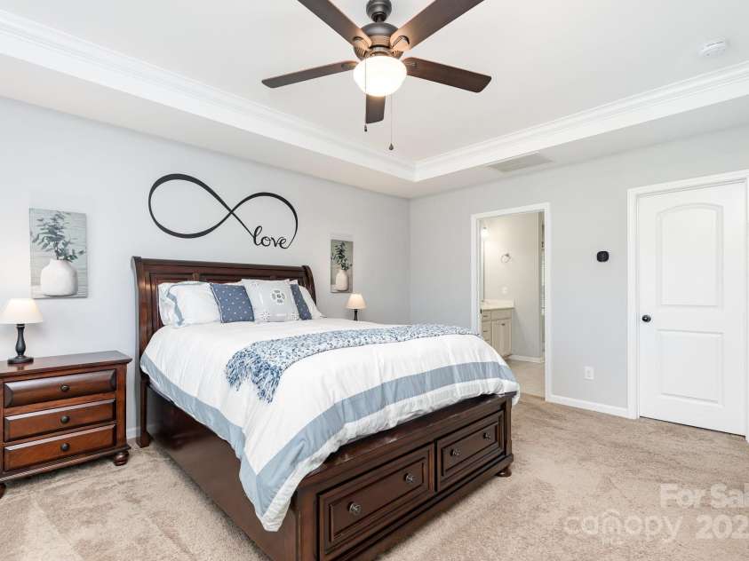 7414 Meridale Forest Drive, Charlotte, NC 28269.  MLS# CAR4264333, YatesRealty ID 31114. Primary Suite with Double Closets