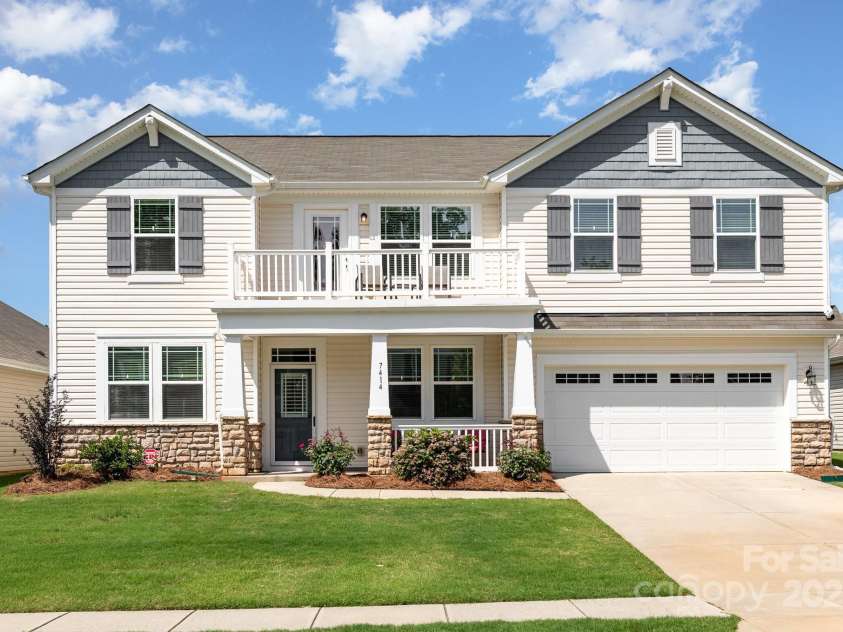 7414 Meridale Forest Drive, Charlotte, NC 28269.  MLS# CAR4264333, YatesRealty ID 31114. This is Meridale