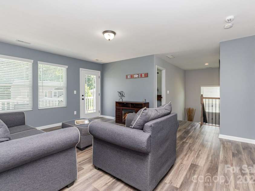 7414 Meridale Forest Drive, Charlotte, NC 28269.  MLS# CAR4264333, YatesRealty ID 31114. Upper floor Loft/Bonus with access to balcony