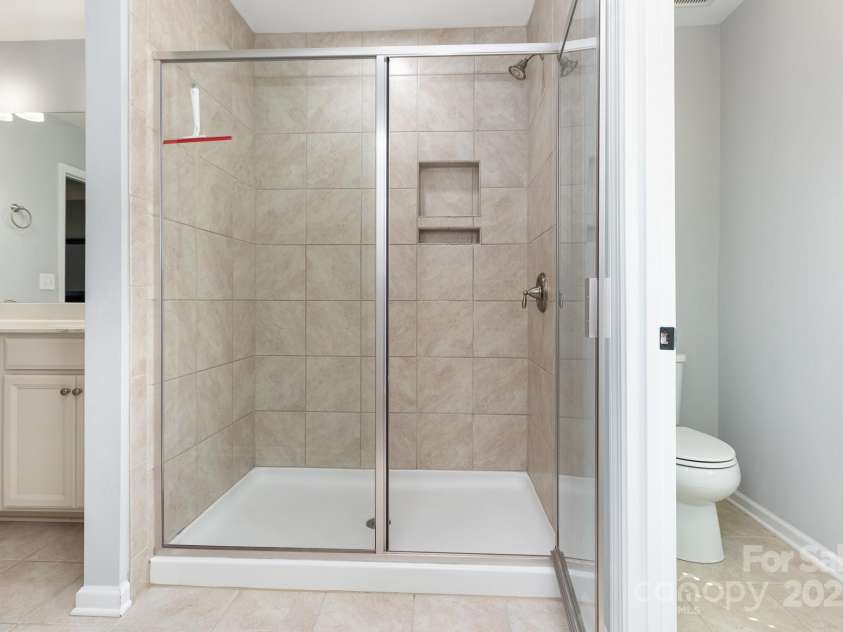 7414 Meridale Forest Drive, Charlotte, NC 28269.  MLS# CAR4264333, YatesRealty ID 31114. Walk-in Shower
