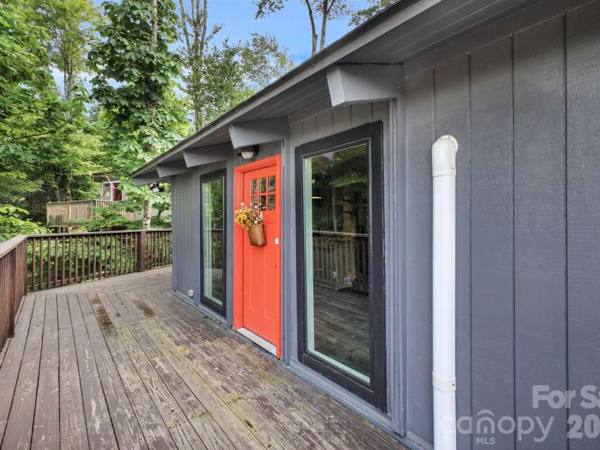 119 Beechwood Lane, Beech Mountain, NC 28604.  MLS# CAR4412496, YatesRealty ID 31115. 