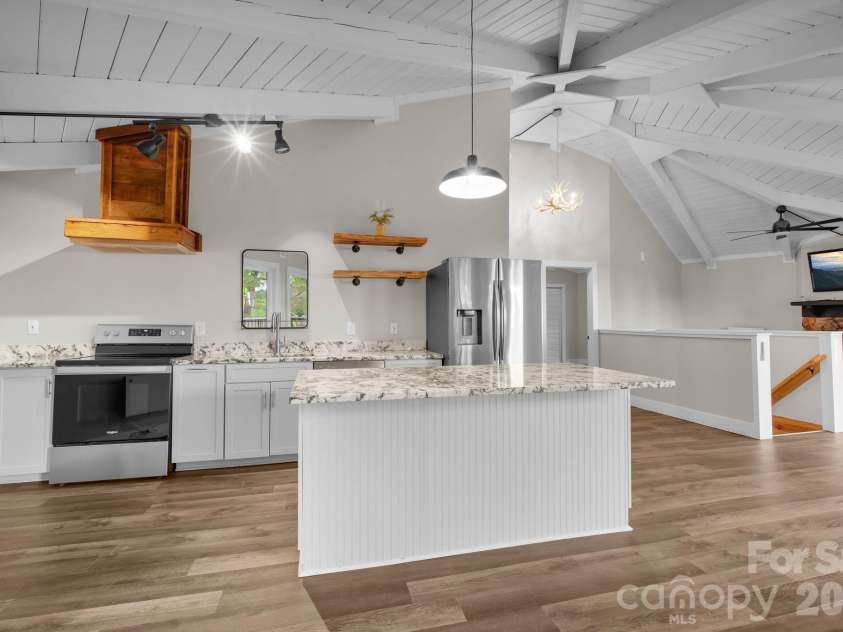 119 Beechwood Lane, Beech Mountain, NC 28604.  MLS# CAR4412496, YatesRealty ID 31115. 
