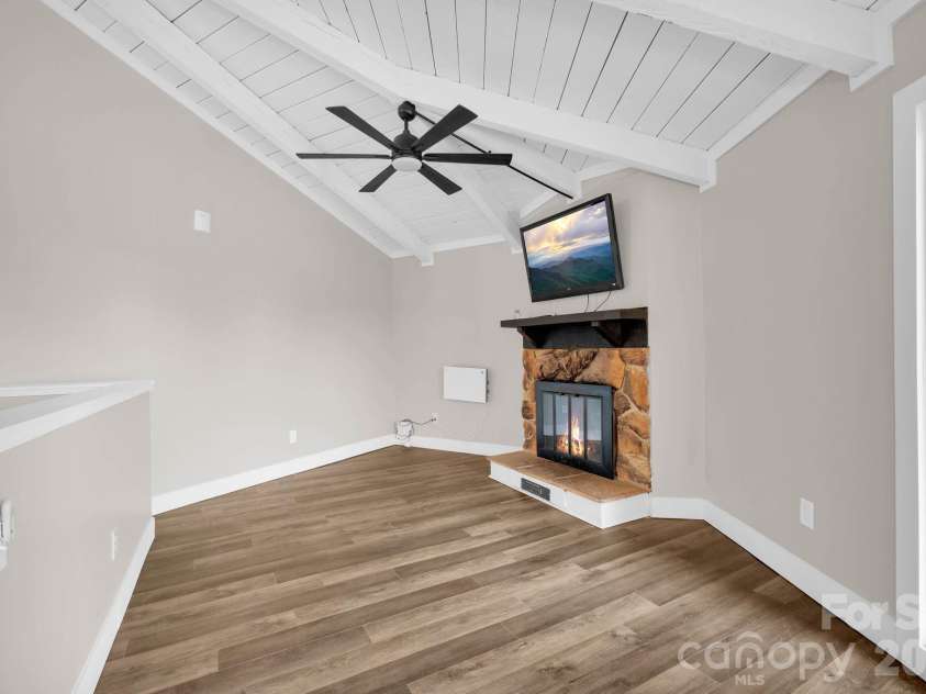 119 Beechwood Lane, Beech Mountain, NC 28604.  MLS# CAR4412496, YatesRealty ID 31115. 