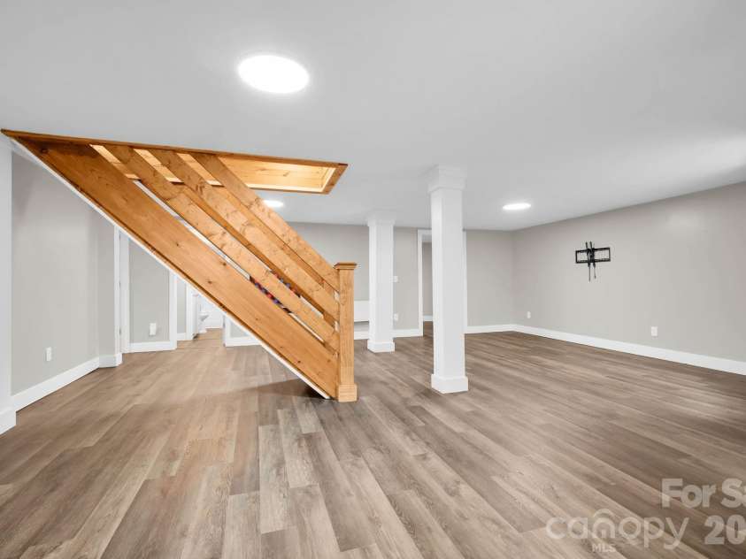 119 Beechwood Lane, Beech Mountain, NC 28604.  MLS# CAR4412496, YatesRealty ID 31115. 