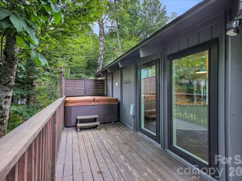 119 Beechwood Lane, Beech Mountain, NC 28604.  MLS# CAR4412496, YatesRealty ID 31115. 