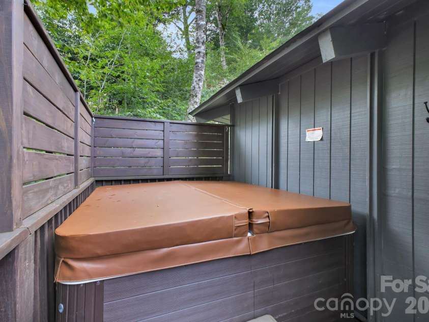 119 Beechwood Lane, Beech Mountain, NC 28604.  MLS# CAR4412496, YatesRealty ID 31115. 