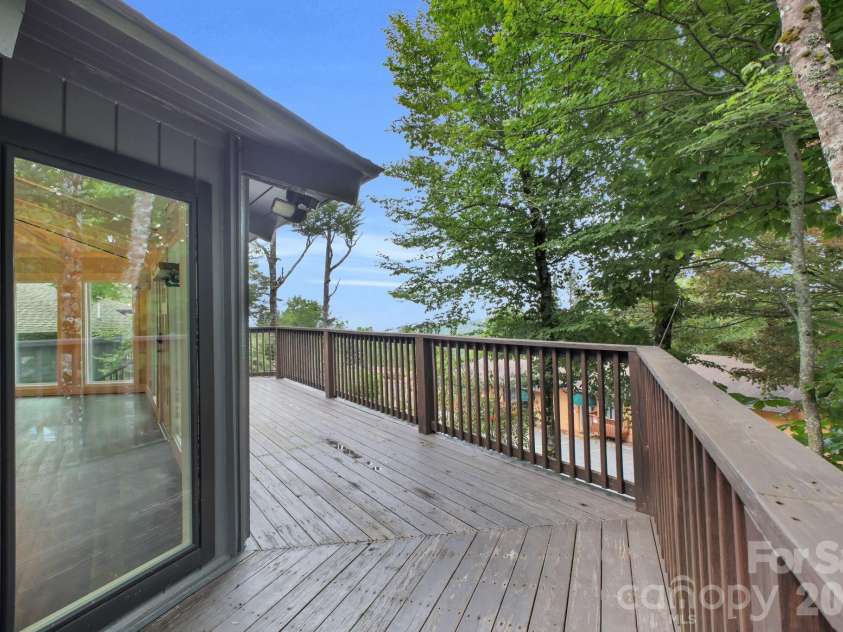 119 Beechwood Lane, Beech Mountain, NC 28604.  MLS# CAR4412496, YatesRealty ID 31115. 