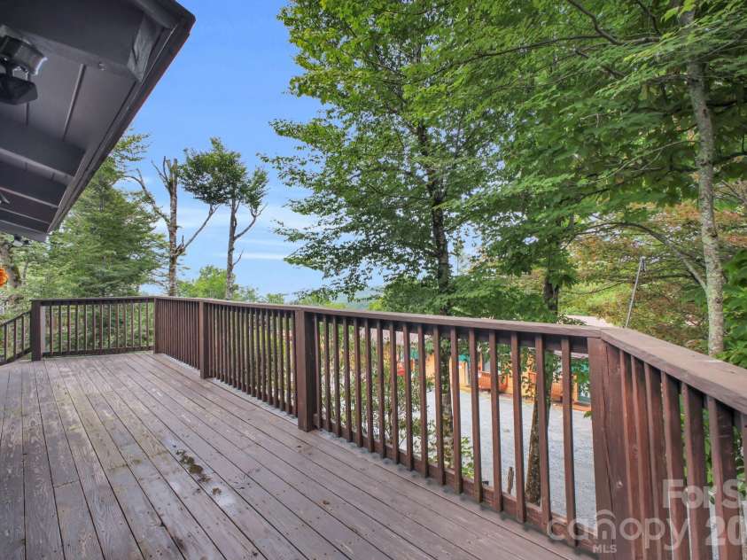 119 Beechwood Lane, Beech Mountain, NC 28604.  MLS# CAR4412496, YatesRealty ID 31115. 