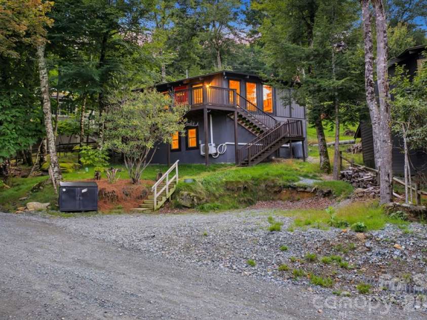 119 Beechwood Lane, Beech Mountain, NC 28604.  MLS# CAR4412496, YatesRealty ID 31115. 
