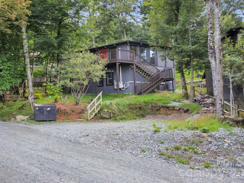 119 Beechwood Lane, Beech Mountain, NC 28604.  MLS# CAR4412496, YatesRealty ID 31115. 