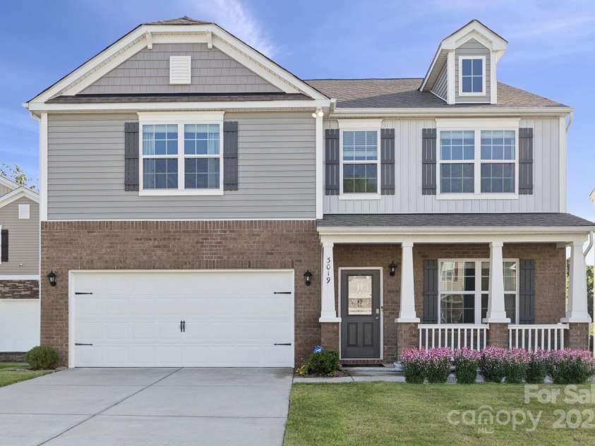 3019 Platinum Pointe Drive, Charlotte, NC 28227.  MLS# CAR4287229, YatesRealty ID 31116. 