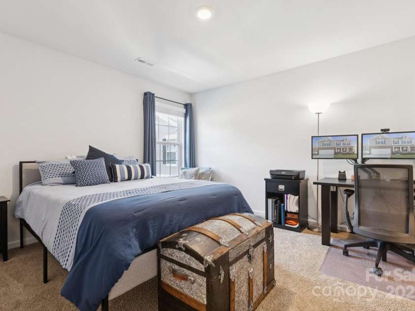 3019 Platinum Pointe Drive, Charlotte, NC 28227.  MLS# CAR4287229, YatesRealty ID 31116. 