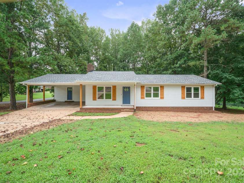 1028 Hunter Valley Road, Shelby, NC 28150.  MLS# CAR4282775, YatesRealty ID 31117. Front of the house