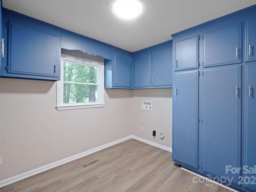 1028 Hunter Valley Road, Shelby, NC 28150.  MLS# CAR4282775, YatesRealty ID 31117. Laundry room