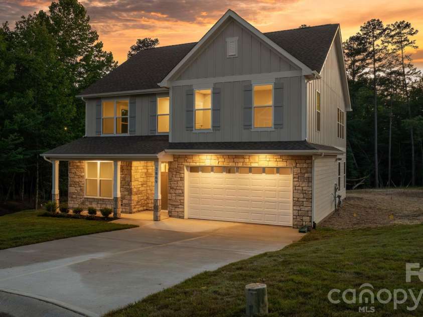 3869 12th Street Court, Hickory, NC 28601.  MLS# CAR4385840, YatesRealty ID 31118. 
