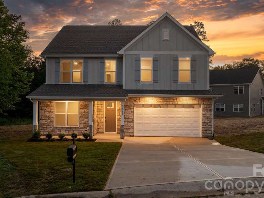 3869 12th Street Court, Hickory, NC 28601.  MLS# CAR4385840, YatesRealty ID 31118. 