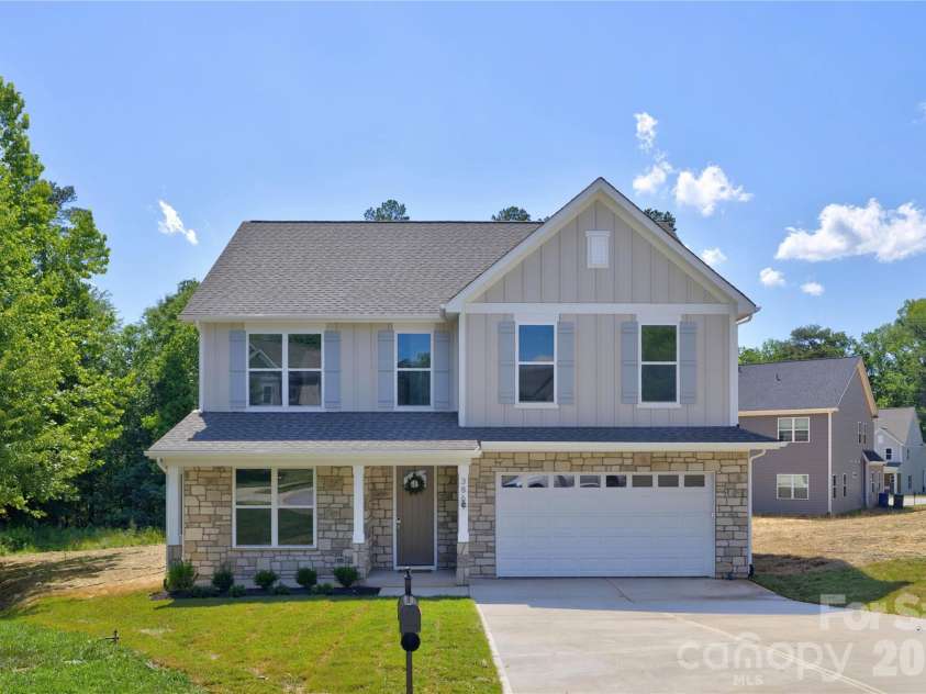 3869 12th Street Court, Hickory, NC 28601.  MLS# CAR4385840, YatesRealty ID 31118. 