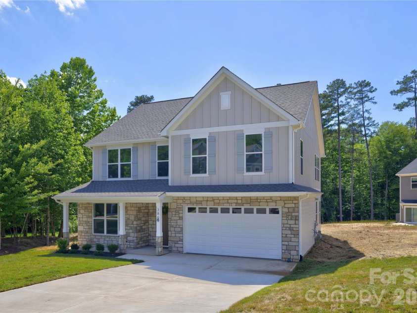 3869 12th Street Court, Hickory, NC 28601.  MLS# CAR4385840, YatesRealty ID 31118. 