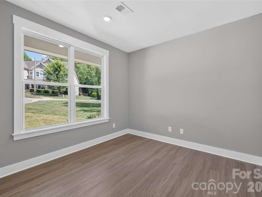 3869 12th Street Court, Hickory, NC 28601.  MLS# CAR4385840, YatesRealty ID 31118. 