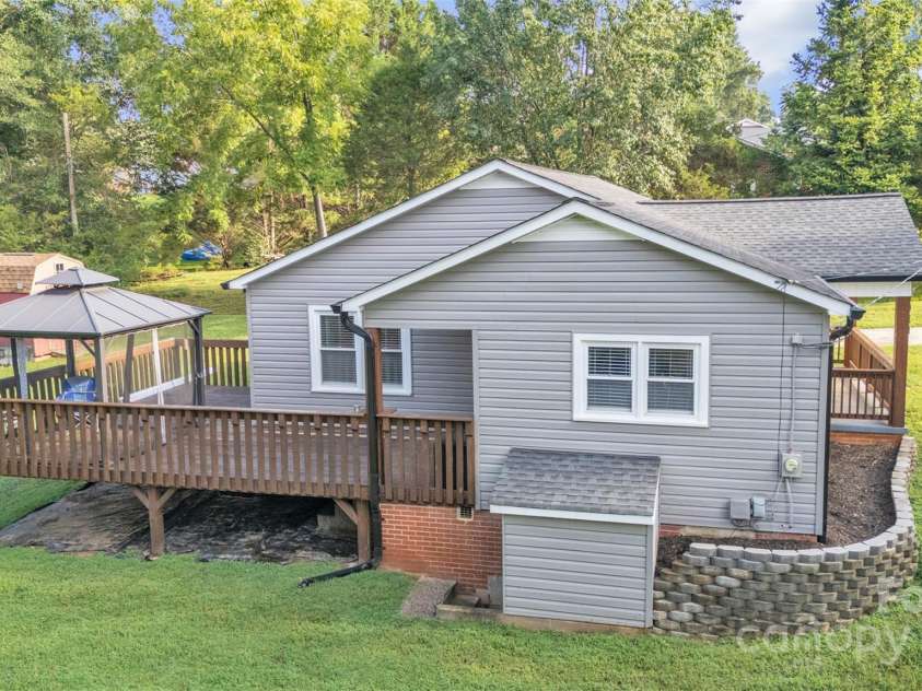 431 School Drive, Taylorsville, NC 28681.  MLS# CAR4278918, YatesRealty ID 31118. 