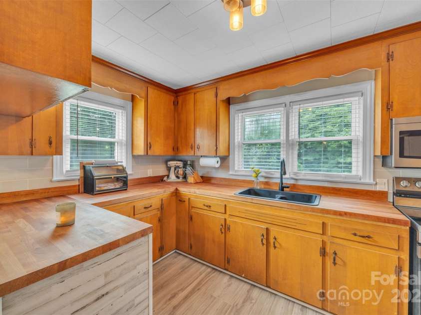 431 School Drive, Taylorsville, NC 28681.  MLS# CAR4278918, YatesRealty ID 31118. 