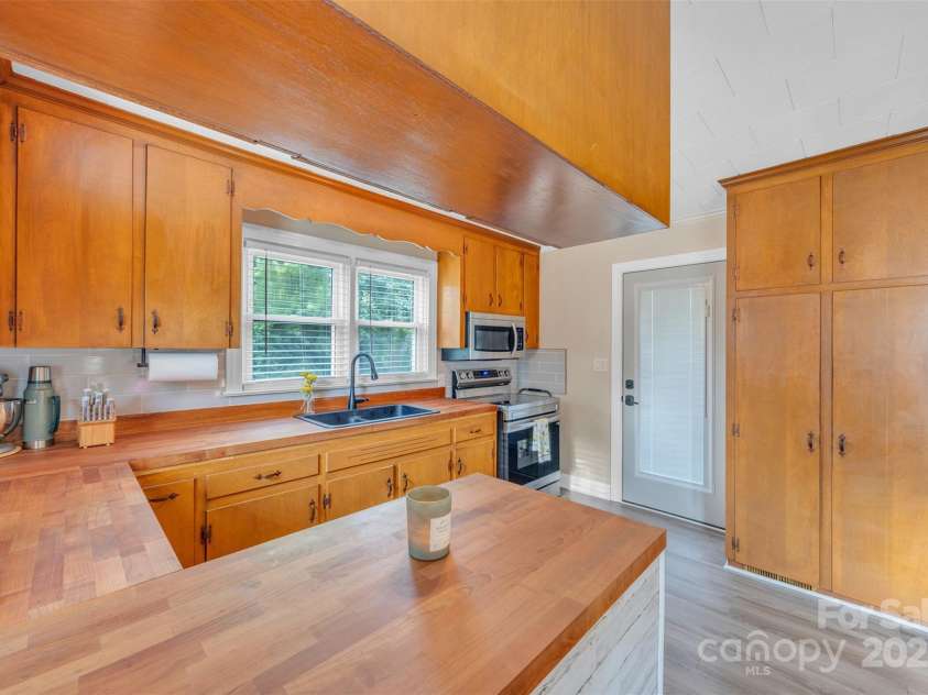 431 School Drive, Taylorsville, NC 28681.  MLS# CAR4278918, YatesRealty ID 31118. 