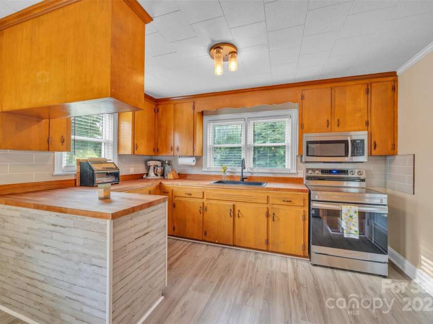 431 School Drive, Taylorsville, NC 28681.  MLS# CAR4278918, YatesRealty ID 31118. 