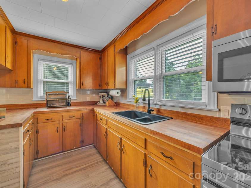 431 School Drive, Taylorsville, NC 28681.  MLS# CAR4278918, YatesRealty ID 31118. 