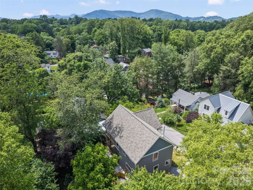 10 Pruitt Street, Asheville, NC 28806.  MLS# CAR4388374, YatesRealty ID 31119. 