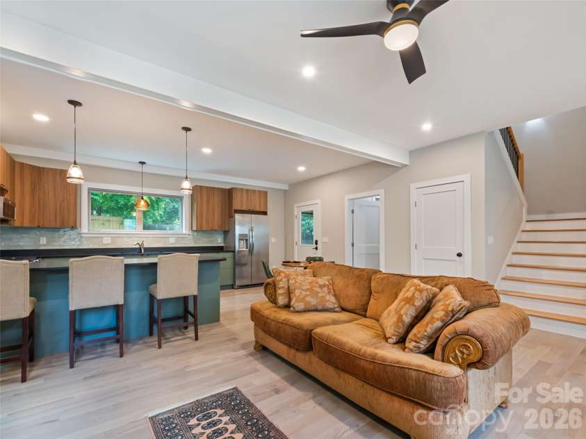 10 Pruitt Street, Asheville, NC 28806.  MLS# CAR4388374, YatesRealty ID 31119. 