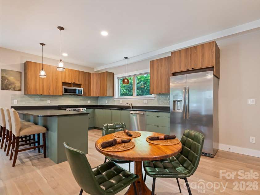 10 Pruitt Street, Asheville, NC 28806.  MLS# CAR4388374, YatesRealty ID 31119. 