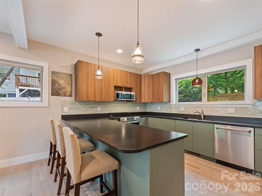10 Pruitt Street, Asheville, NC 28806.  MLS# CAR4388374, YatesRealty ID 31119. 