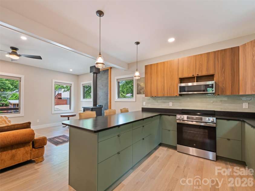10 Pruitt Street, Asheville, NC 28806.  MLS# CAR4388374, YatesRealty ID 31119. 