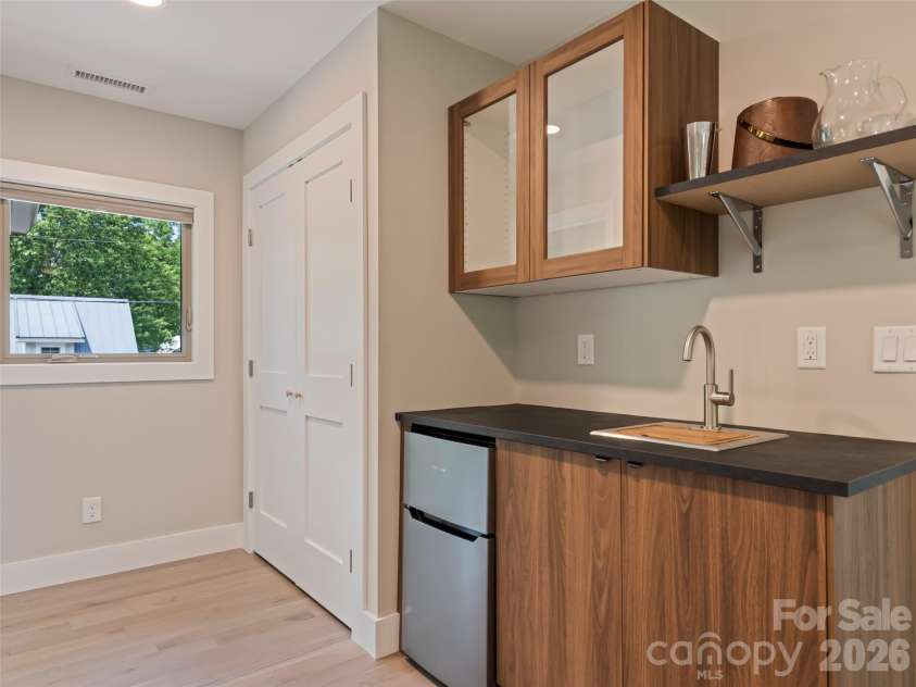 10 Pruitt Street, Asheville, NC 28806.  MLS# CAR4388374, YatesRealty ID 31119. 