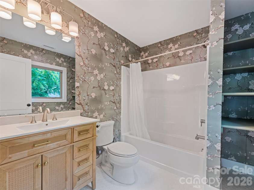 10 Pruitt Street, Asheville, NC 28806.  MLS# CAR4388374, YatesRealty ID 31119. 