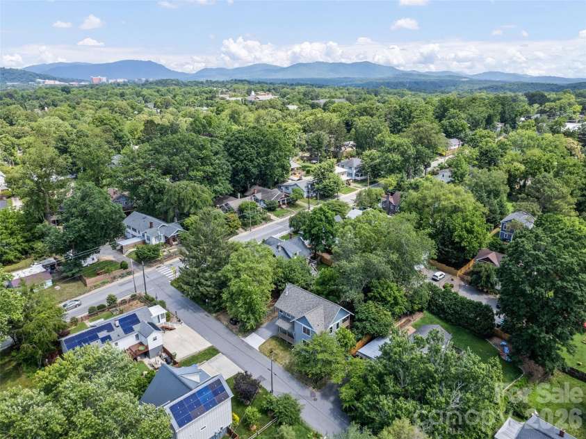 10 Pruitt Street, Asheville, NC 28806.  MLS# CAR4388374, YatesRealty ID 31119. 