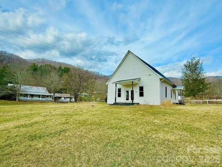 6367 NC 261 Highway, Bakersville, NC 28705.  MLS# CAR4354167, YatesRealty ID 3112. 