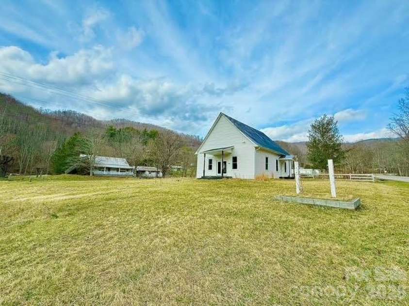 6367 NC 261 Highway, Bakersville, NC 28705.  MLS# CAR4354167, YatesRealty ID 3112. 