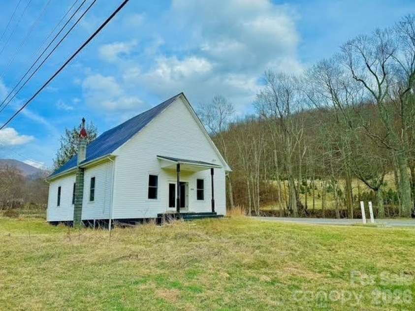 6367 NC 261 Highway, Bakersville, NC 28705.  MLS# CAR4354167, YatesRealty ID 3112. 